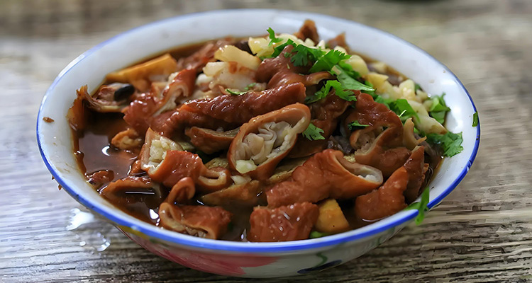 Braised Pork with Steamed Buns
