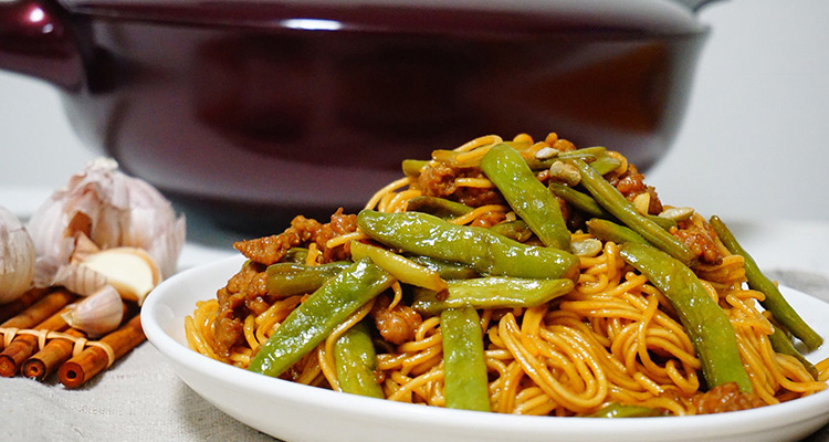 Braised Noodles with Lentils