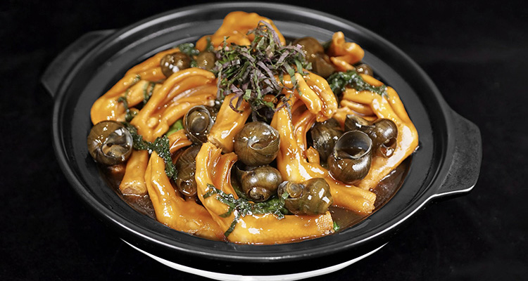 Snail and Duck Feet Hot Pot